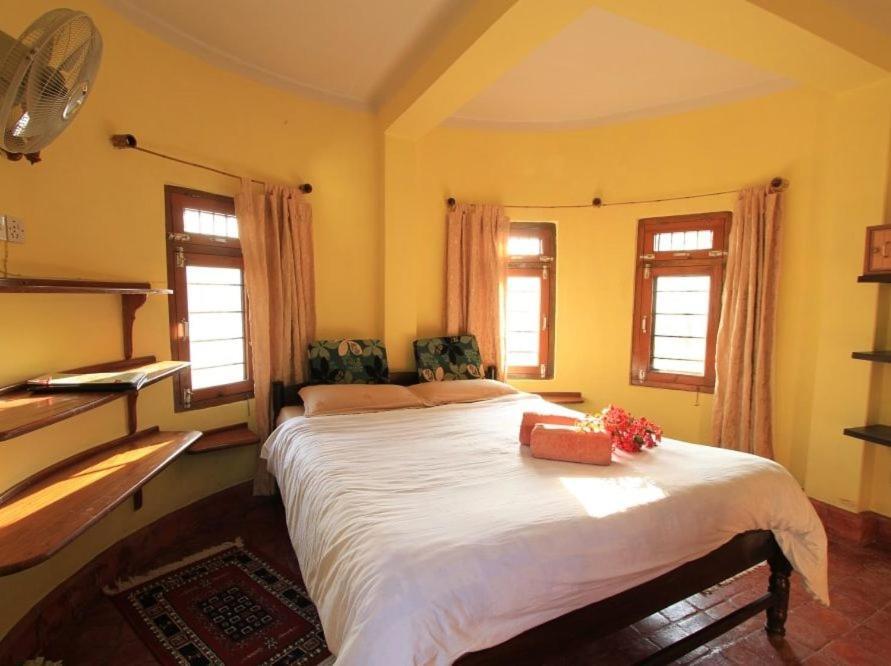 Castle Hotel Pokhara Ngoại thất bức ảnh