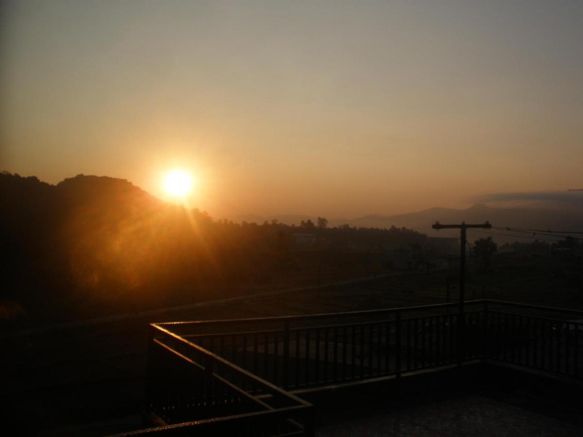 Castle Hotel Pokhara Ngoại thất bức ảnh